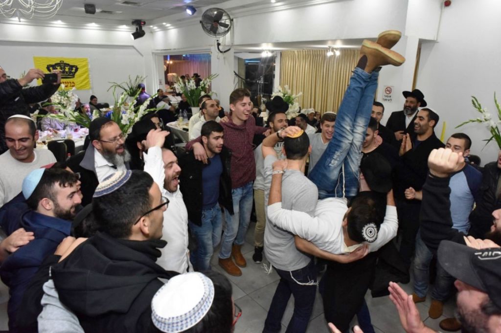 מאות מתושבי עפולה חוגגים גאולה ביחד