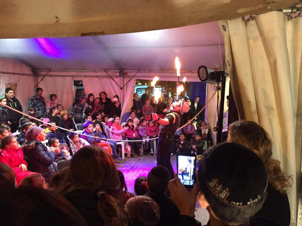 קרקס חנוכה בר"ג