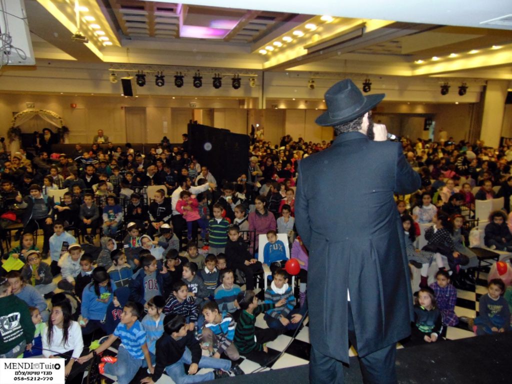 אלף ילדים במסיבת חנוכה בבת ים