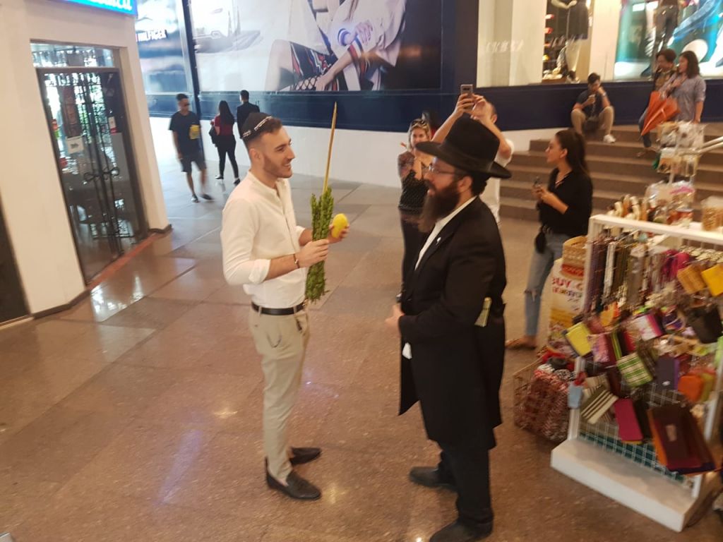 תנופת פעילות בחודש החגים במנילה, פיליפינים
