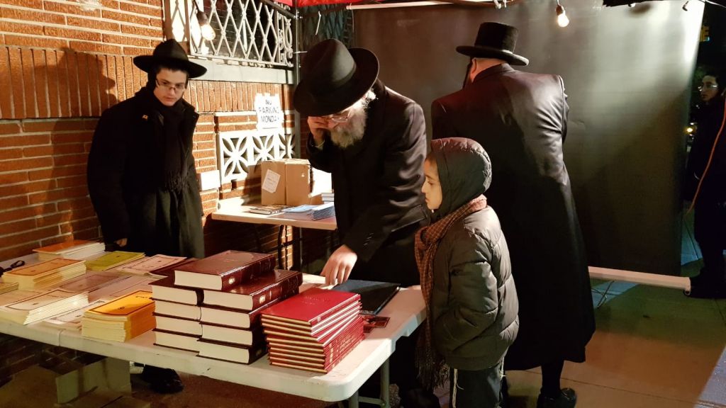 יריד ספרי חסידות ענק באירוע הנס של רובשקין