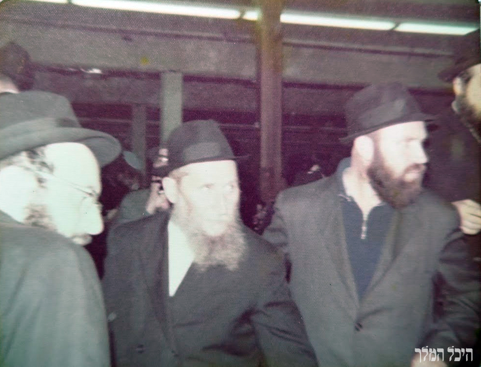 אחת ההתוועדויות בחורף תשל"ד רגעים ספורים לפני כניסת הרבי שליט"א מלך המשיח