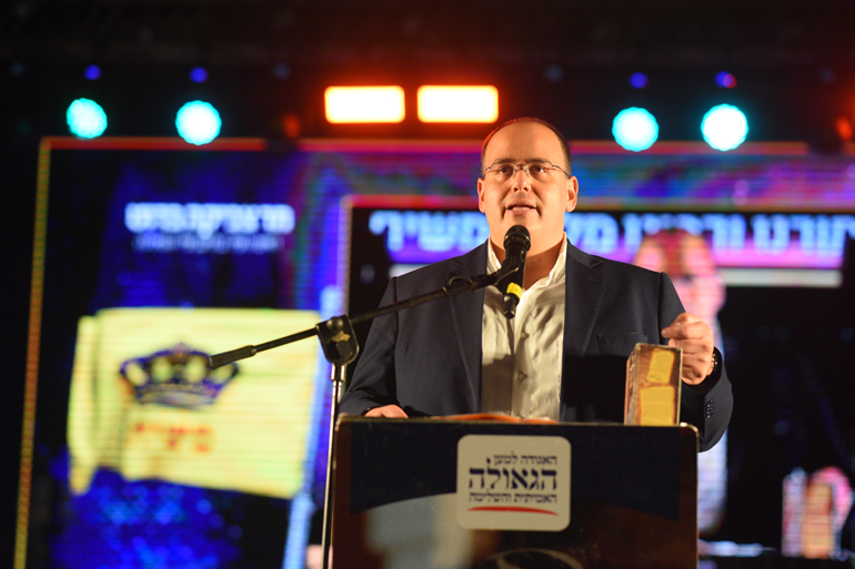 מר צביקה ברוט, ראש עיריית בת ים עיר הגאולה