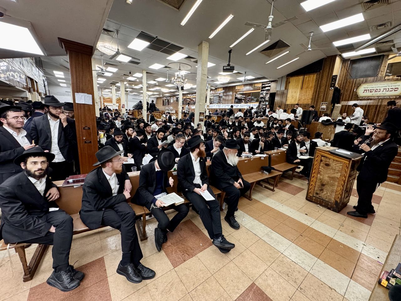 הרב שניאורסאהן מסר את השיעור השבועי בגאולה ומשיח
