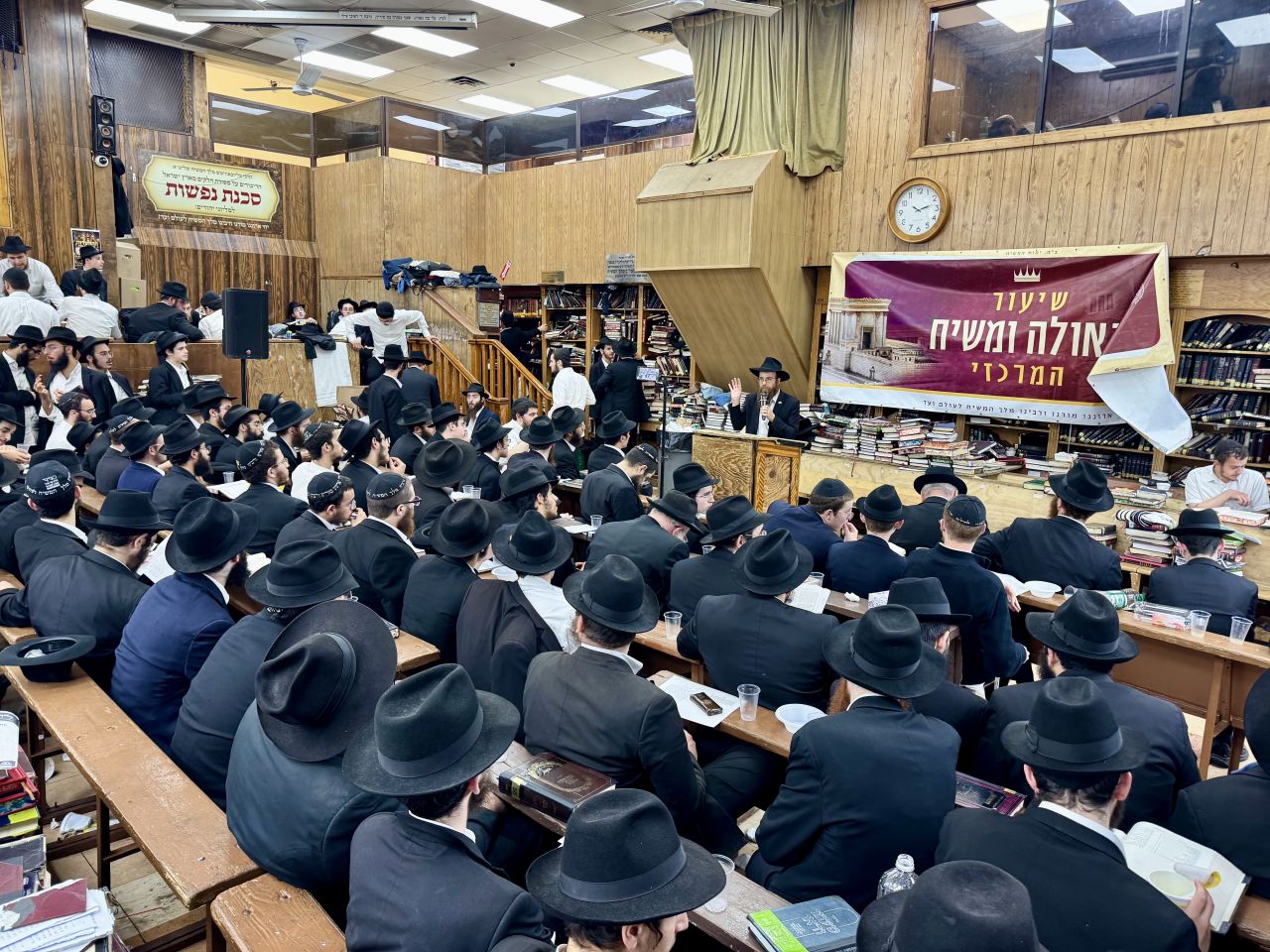 הרב שניאורסאהן מסר את השיעור השבועי בגאולה ומשיח