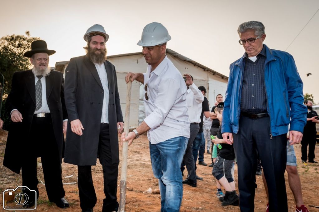 הנחת אבן פינה ל770 בכפר יונה