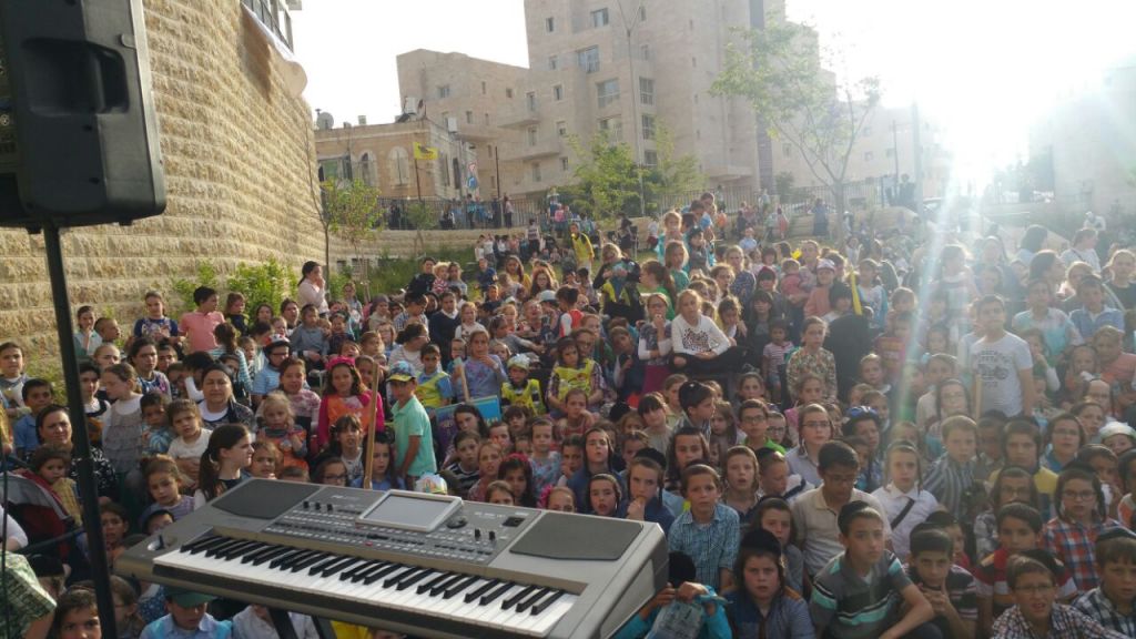 בשכונת רוממה מכריזים: רבי תתגלה!