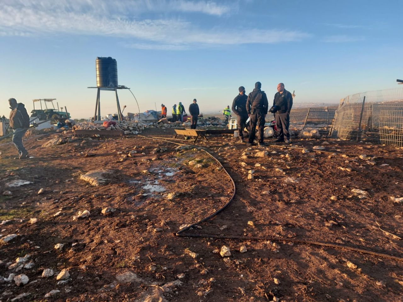 אנשי המנהל האזרחי החלו בהריסת גבעת מעלה אהוביה