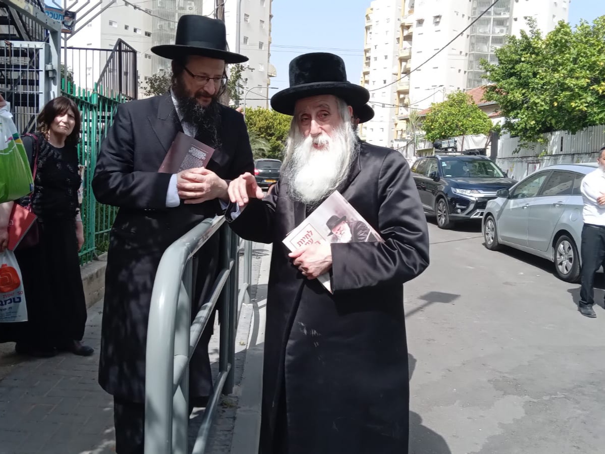 האדמו"ר ממחנובקה קיבל את האלבום החדש