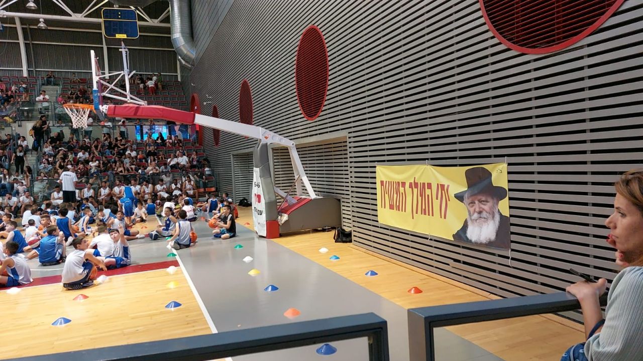 נתנו את המגרש לתהלוכה - ועלו ליגה