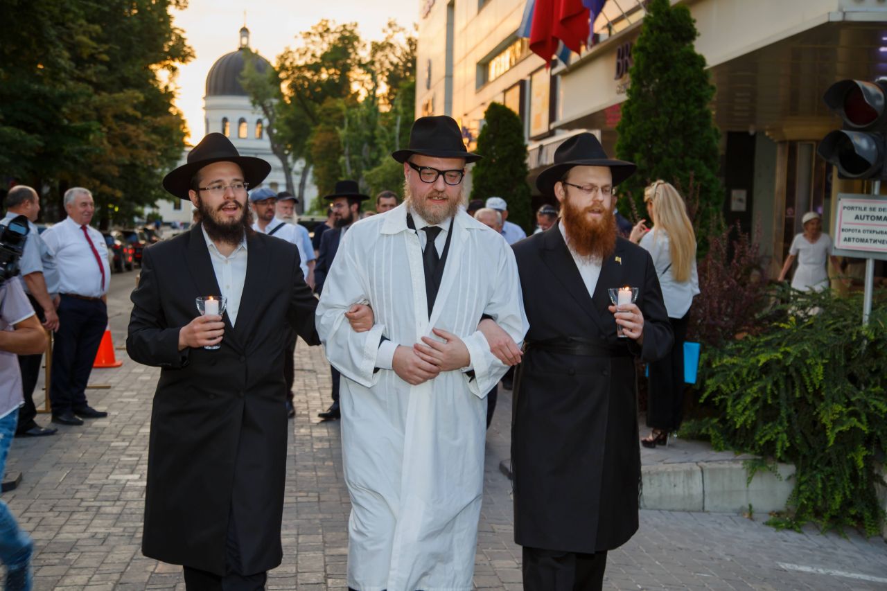 הסוף המפתיע: החב"דניק מרוסיה והחב"דניקית מאוקראינה התחתנו במולדובה