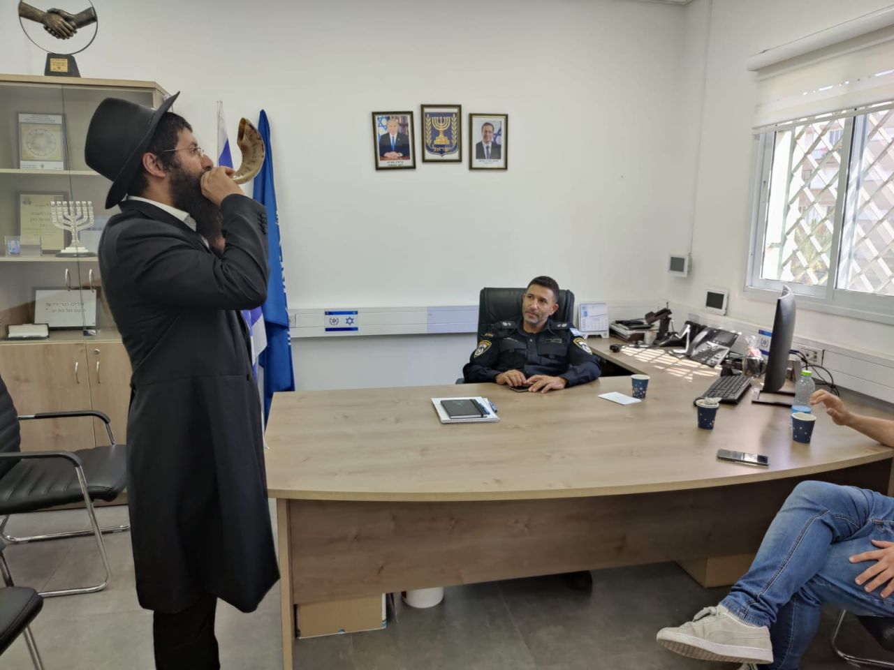 תקיעות שופר ברחבי בת ים עיר הגאולה ובתחנת המשטרה