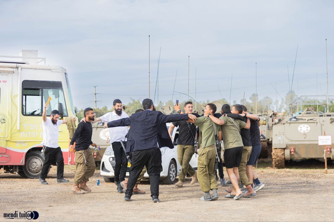 עוצו עצה ותופר, דברו דבר ולא יקום