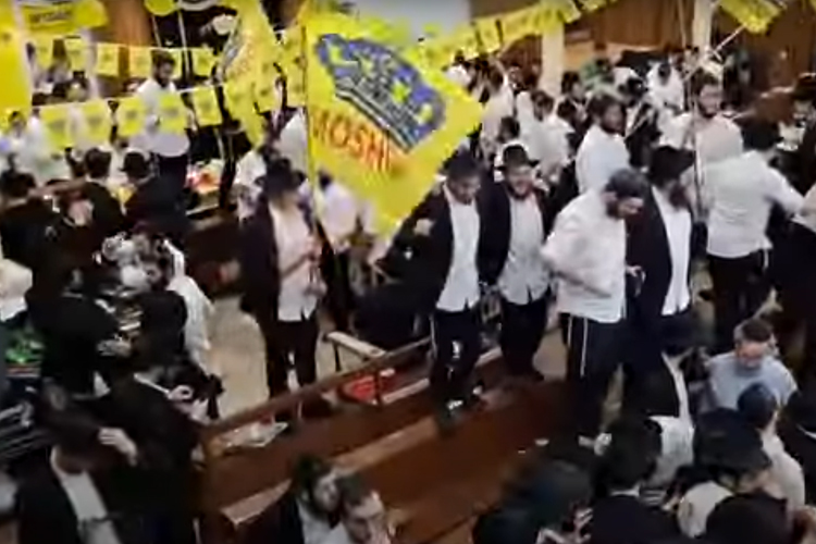 ברוב שירה וזמרה: כך רקדו האלפים ב-770 בג' תמוז