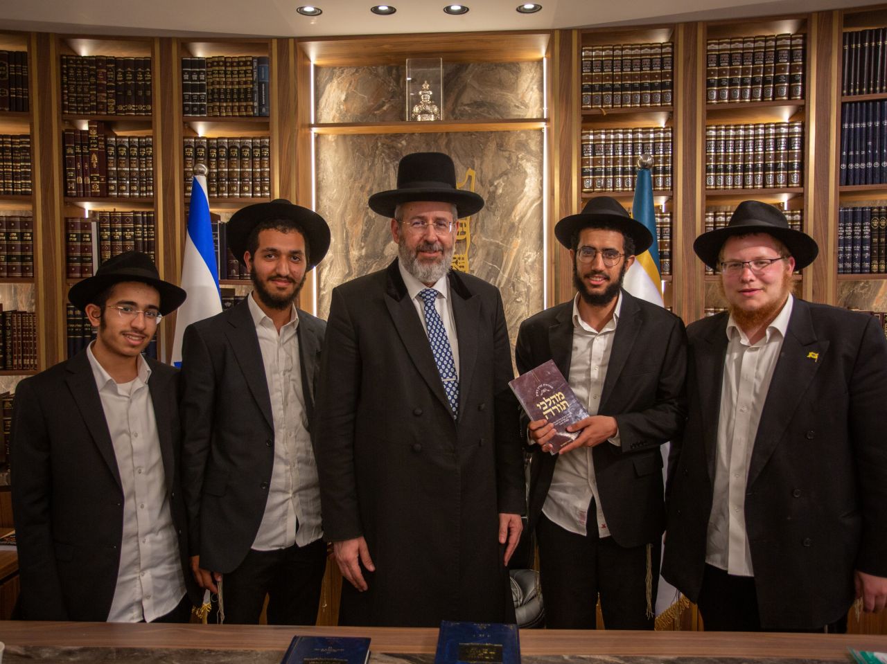 פרסום משיח: תלמידי ישיבת חח"ל צפת אצל הרב הראשי לישראל