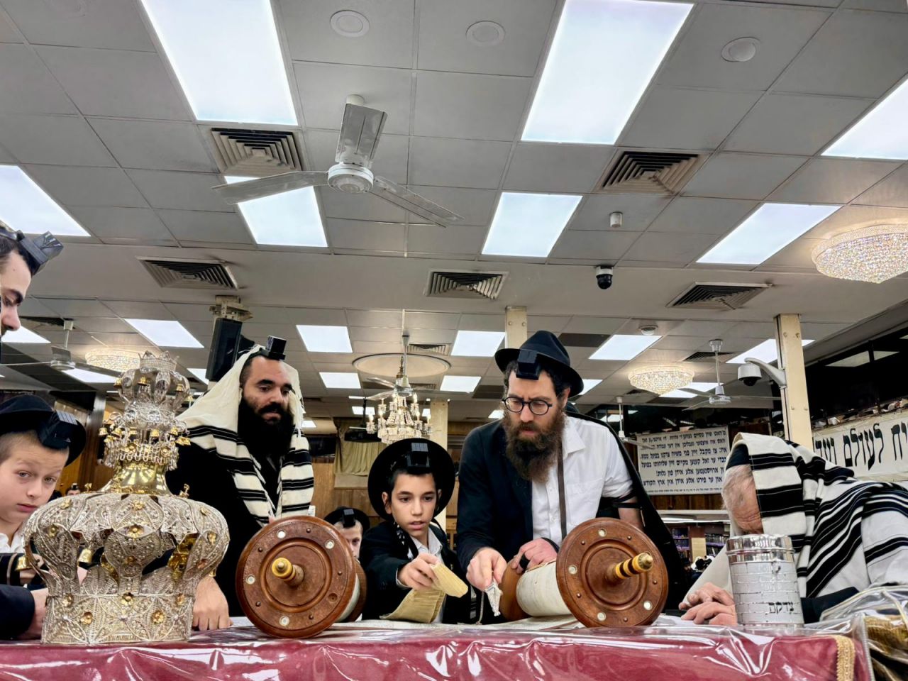 תיעוד מצולם: היממה הראשונה של חנוכה ב770