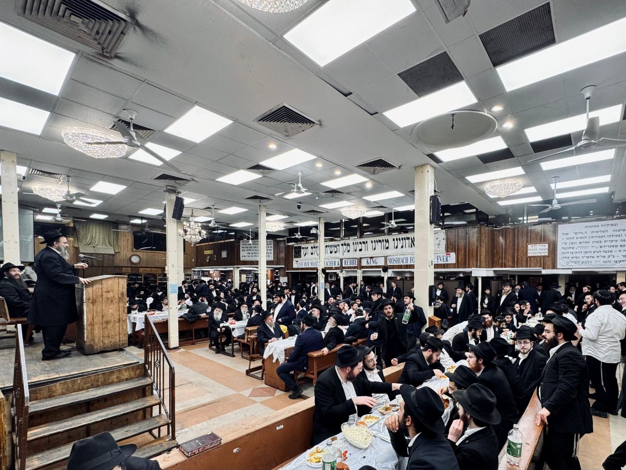 מאות השתתפו בהתוועדות כ״ד טבת המרכזית ב־770