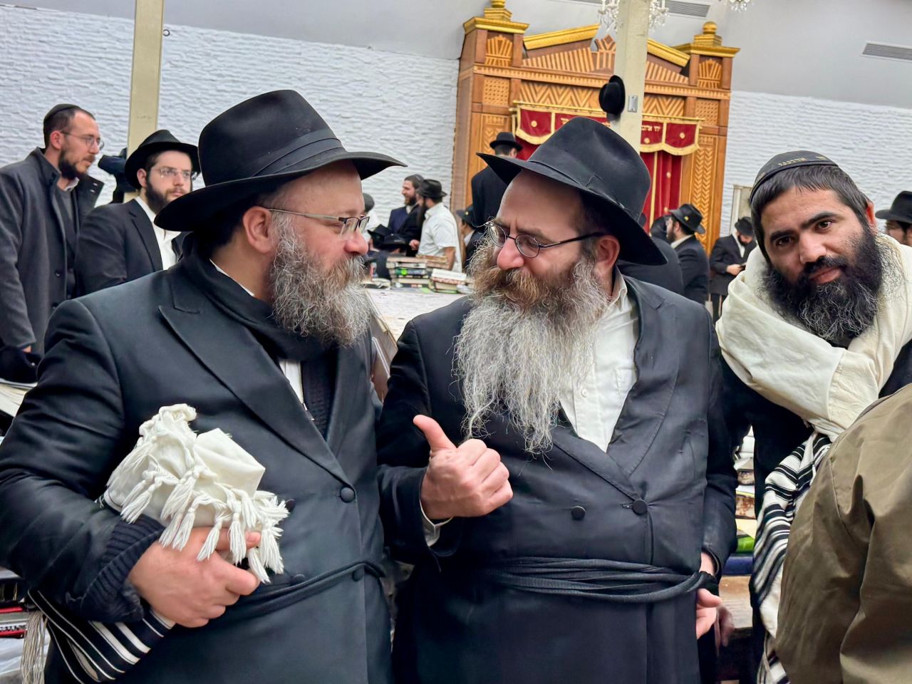 גלריה: מוצאי שבת עם אלפי האורחים ב770