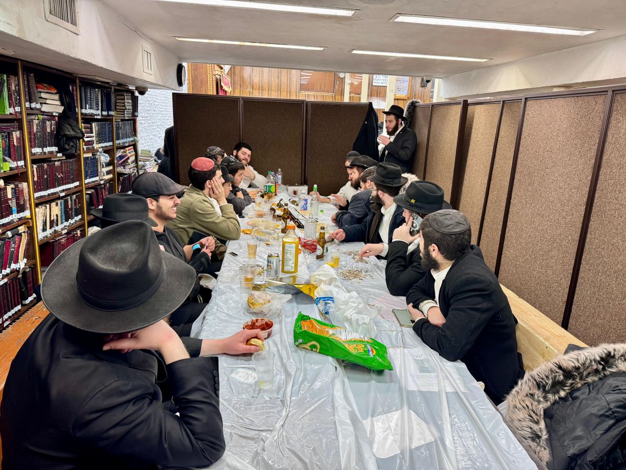 גלריה: מוצאי שבת עם אלפי האורחים ב770