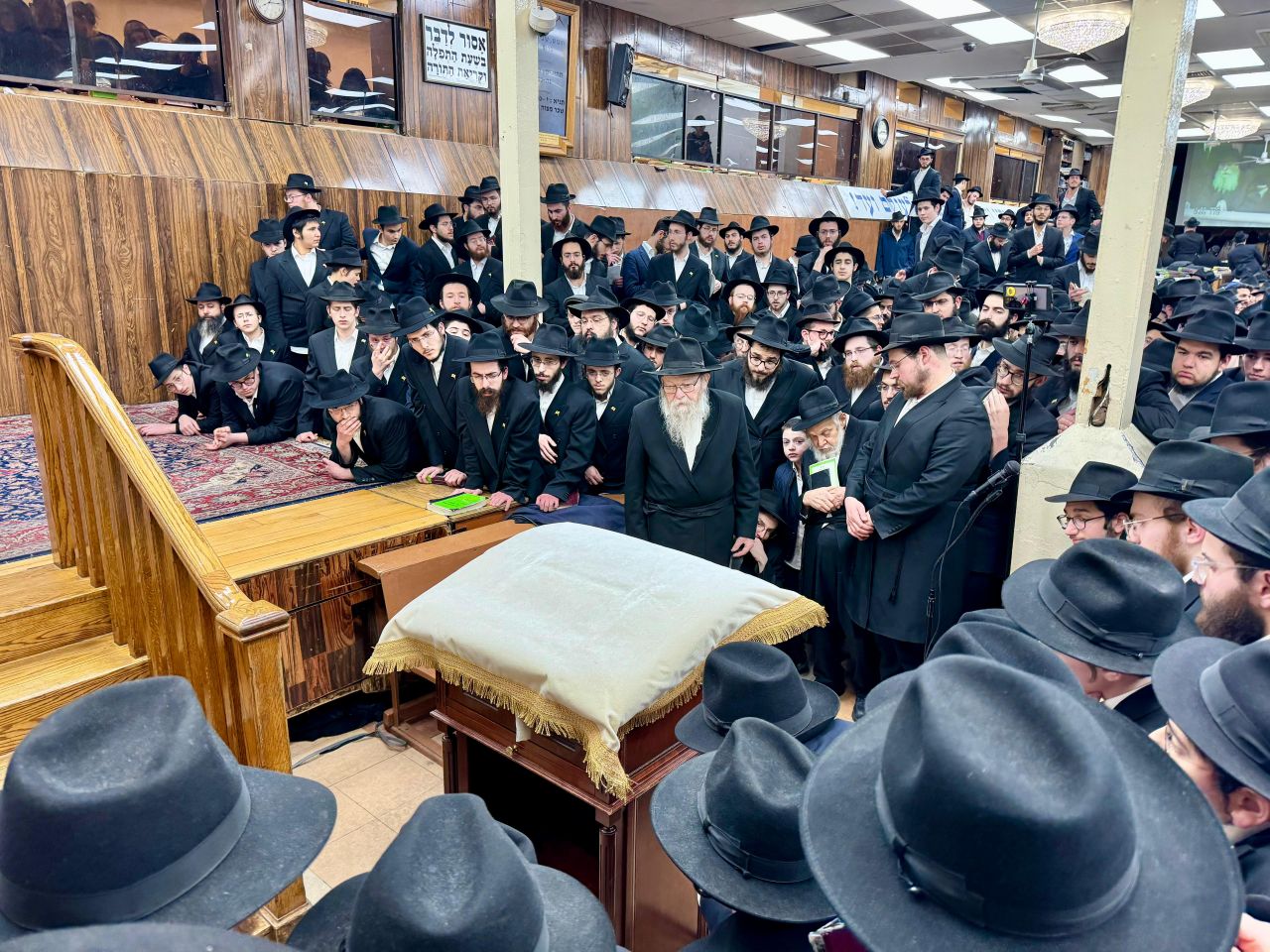 770: ברכה מיוחדת וקידוש לבנה בי"א ניסן 