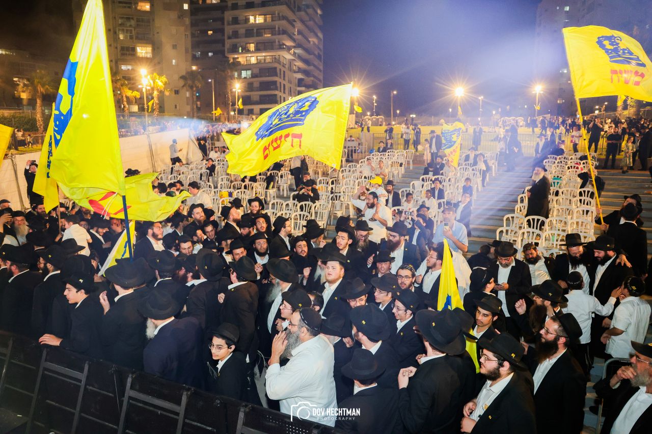 אמונה ושמחה ללא פשרות בעצרת גאולה ומשיח • גלריית ענק