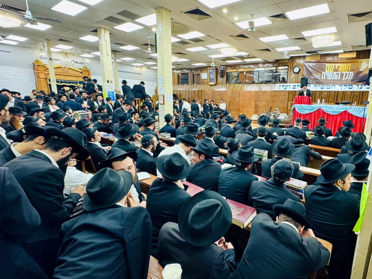 כינוס ברוכים הבאים לכלל אורחי המלך