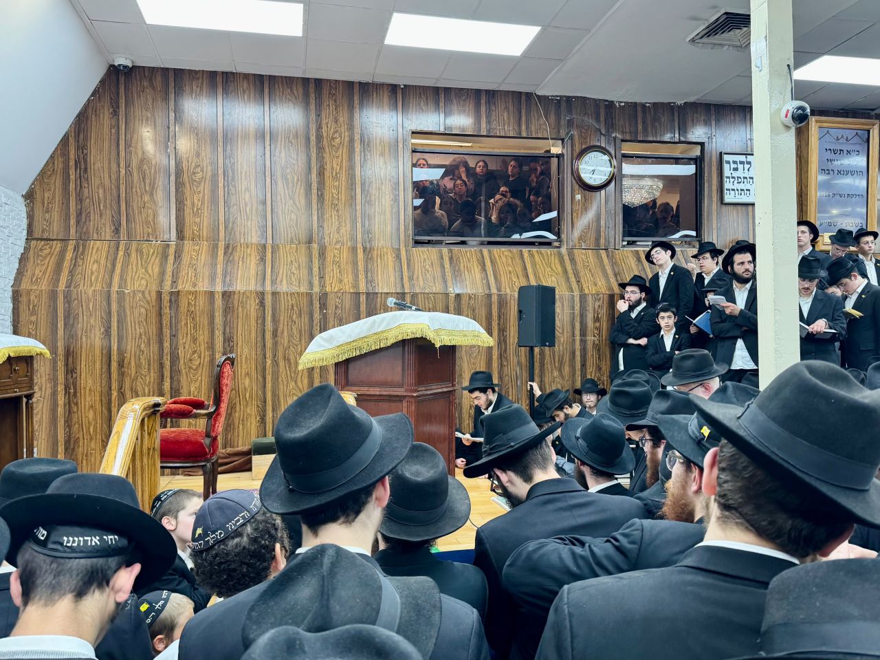 שיחת קודש בליל הושענא רבה וחלוקת שטרות לצדקה
