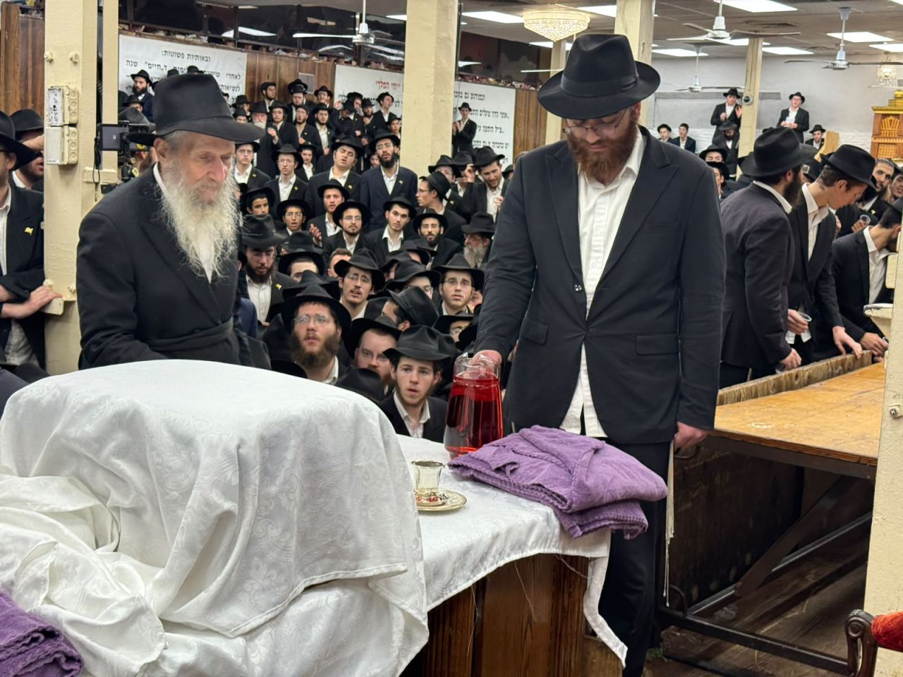 גלריית ענק: מידו המלאה הפתוחה והקדושה 