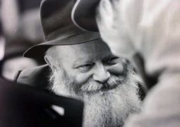 לתת צדקה בלילה
