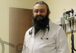 הד"ר שמציל את העולם מקורונה - עם כיפה יחי