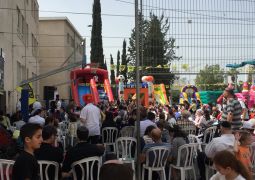 הקהל פורים של גאולה ב"מודעות" ר"ג