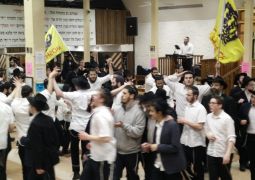 הוספה בריקודים ושמחה ב770 בז"ך אדר ראשון