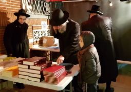 יריד ספרי חסידות ענק באירוע הנס של רובשקין