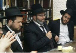 רב הישוב חוסן ביקר ב770