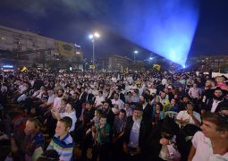 משיח בכיכר • ארבעים אלף בכיכר לקבלת פני המלך