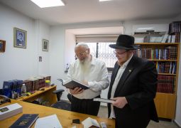 וידאו מדהים: הרב אליהו משתף את משתתפי שיעורו ב"דרך הישרה"
