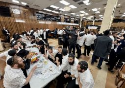 בשמחה ובגעגועים: קבוצה פ״ו יוצאים לכבוש את העולם
