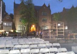 הכנות אחרונות לתהלוכה הגדולה