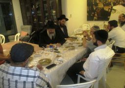 קבלת המלכות בעיר חריש