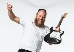האור שלך: נאור כרמי בסינגל ראשון