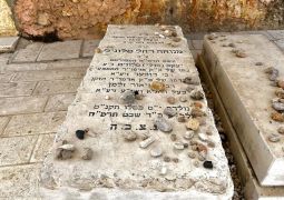 אורית סטרוק בטור על הרבנית מנוחה רחל ע"ה