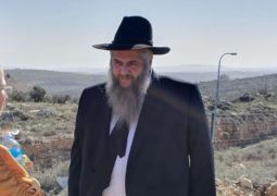 מיד לאחר ההרס: הרב אסמן חיזק את תושבי עוז ציון