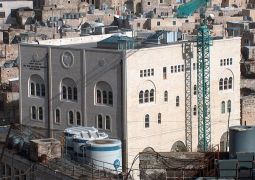 חברון: תלמיד ישיבה נפצע בפיגוע אבנים