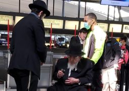 הרב ברוך מרדכי אזרחי בבית חב"ד שדה התעופה