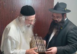  הרב וכטר בהתפעלות מסט התניא החדש