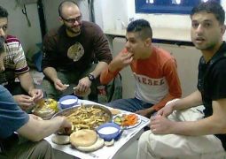 כאן כלואים בכיף רוצחי ישראל