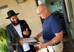השליח לנמיביה נפגש עם הקונסול בישראל