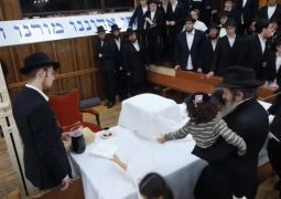 אמש: מעמד כוס של ברכה במוצאי חג השבועות