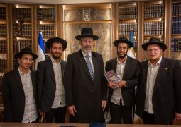 פרסום משיח: תלמידי ישיבת חח"ל צפת אצל הרב הראשי לישראל