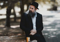 חודש אלול: שלומי אגמון מפתיע בסינגל חדש - "לעולם"